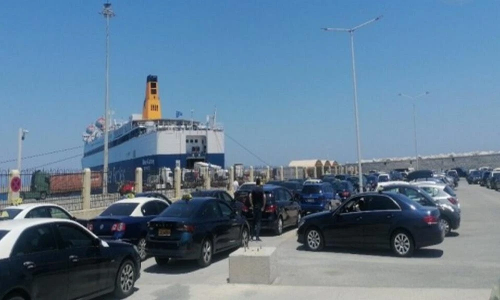 Ραφήνα: Έγινε κι αυτό! 3 πλοία έμπλεξαν τις άγκυρές τους – Μεγάλες καθυστερήσεις